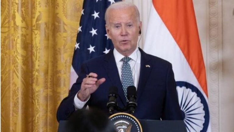 Biden revela plan para dar acceso gratuito a anticonceptivos de venta libre en EEUU