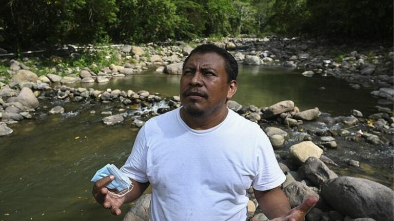 Adhieren a ambientalistas al mecanismo de protección y rinden homenaje a Juan López