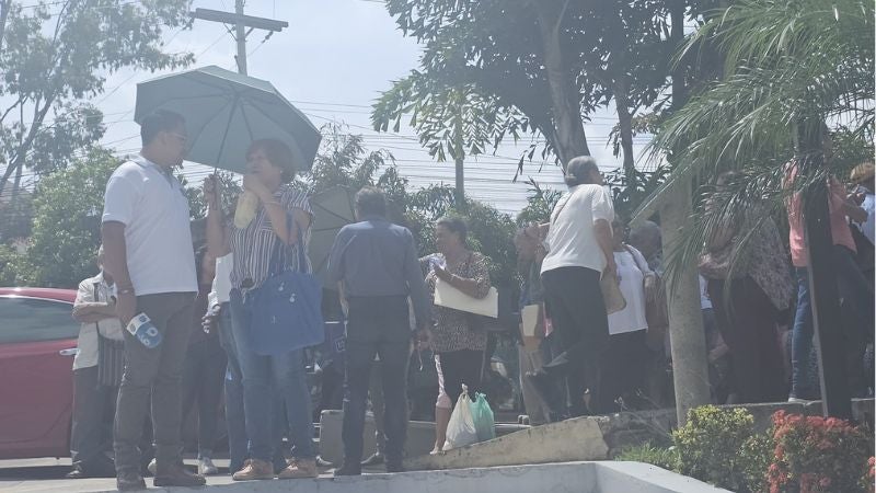 Jubilados llegan al INPREMA a exigir pago de las «60 Rentas»