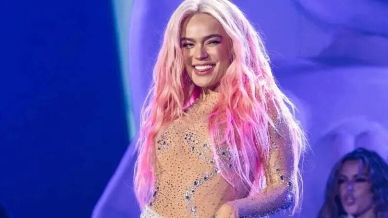 Karol G gana ocho premios en los Latin Billboard y supera a Peso Pluma