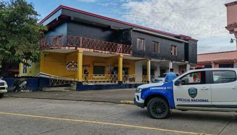 Frente a establecimiento de bebidas alcohólicas ultiman a hombre en La Ceiba