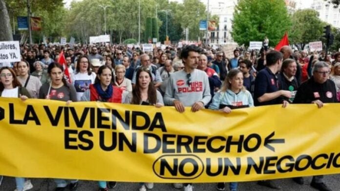 Miles de personas marchan en Madrid contra precio de alquiler de viviendas