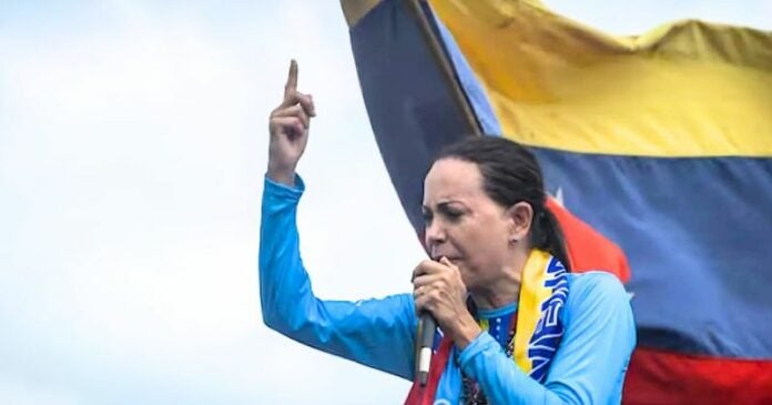 María Corina Machado pide a funcionarios judiciales desacatar órdenes de Maduro