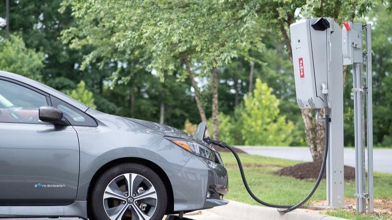 Nissan anuncia cargador bidireccional