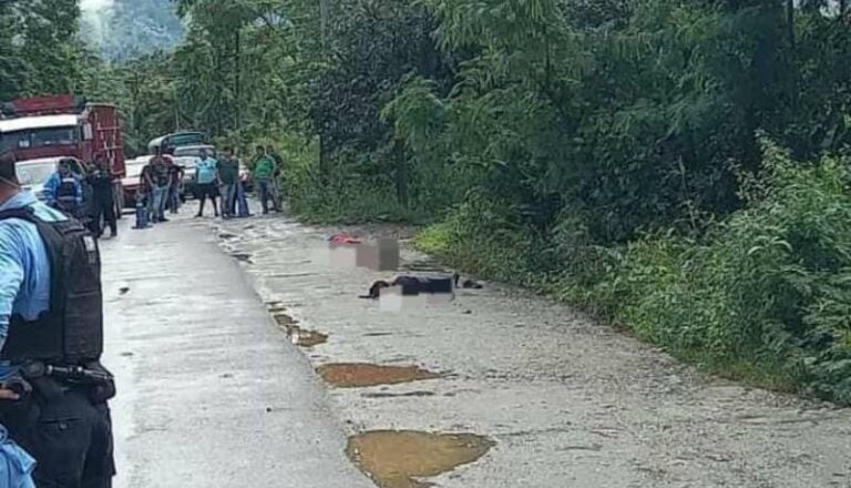 Sicarios en motocicleta le quitan la vida a pareja en Omoa, Cortés