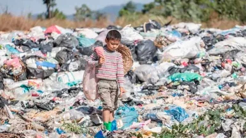 Más de 1,100 millones de personas sufren pobreza aguda