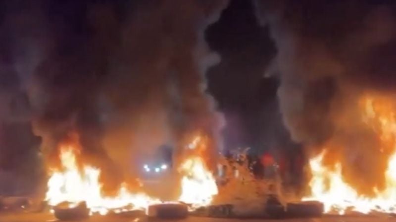 Por apagones pobladores de Taulabé se toman la CA-5