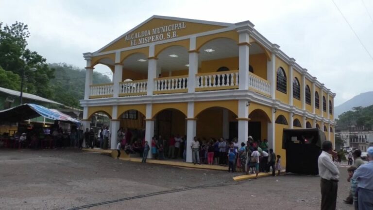 Agentes antinarcóticos interviene municipalidad de Santa Bárbara