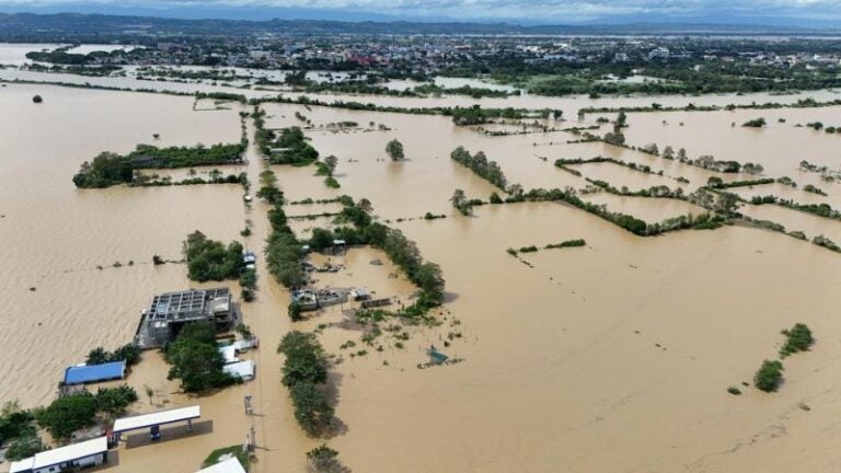 Tormenta tropical deja más de 70 muertos en Filipinas