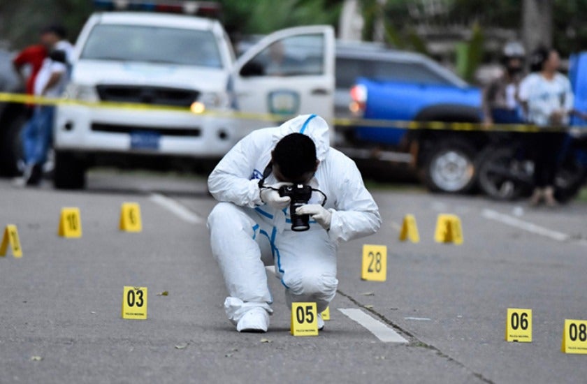 con signos de tortura halla a joven Colón