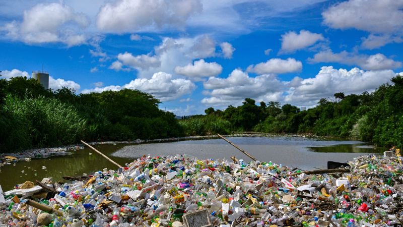 Río Juan Díaz en estado de contaminación.