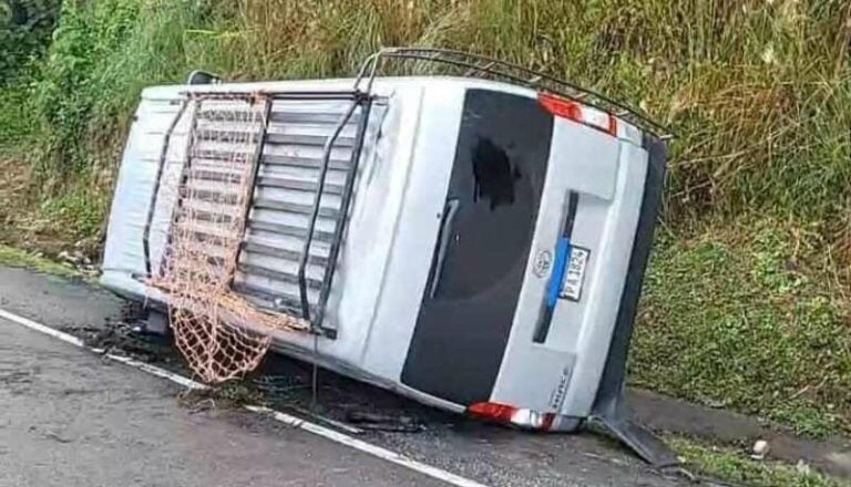 Al menos 18 heridos deja choque entre bus y automóvil en la CA-5