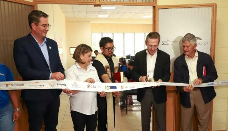 Fundación Terra inaugura el primer Centro POETA DigiSpark de IA en Honduras