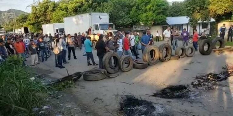 Pobladores de El Calán, Villanueva, protestan para exigir pavimentación de calle