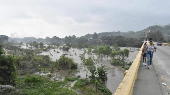 Más de 4 mil personas incomunicadas Río Cangrejal