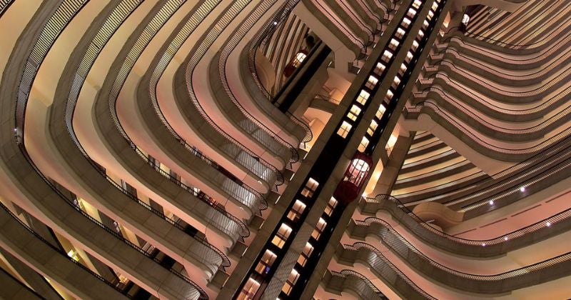 ¡Impactante! Hombre se tira desde el piso 40 del hotel Marriott