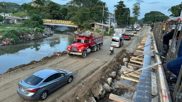 Habilitan paso provisional en Ticamaya, San Pedro Sula