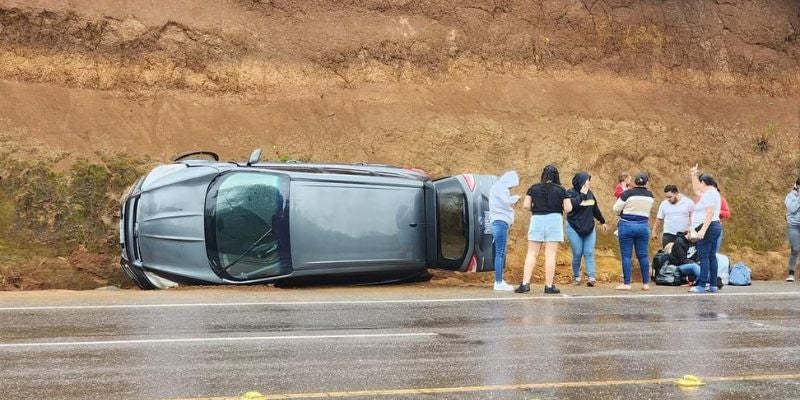 Lluvias por SARA provocan múltiples accidentes en varias ciudades