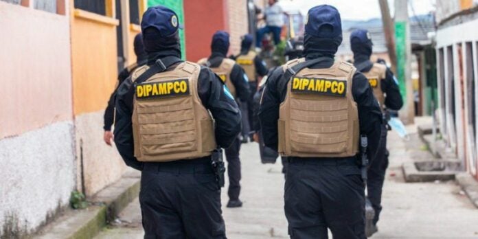 Imponen prisión preventiva a agentes de Dipampco por robo contra filipino