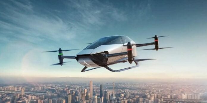 Auto volador chino realiza su primer vuelo tripulado ¿Cuándo estará a la venta?