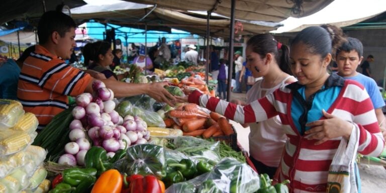 Ocho productos de la canasta básica suben de precio, según Adecabah