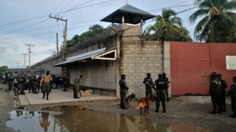 Por lluvias, evacuarán a más de 1000 reos de una cárcel de la zona norte