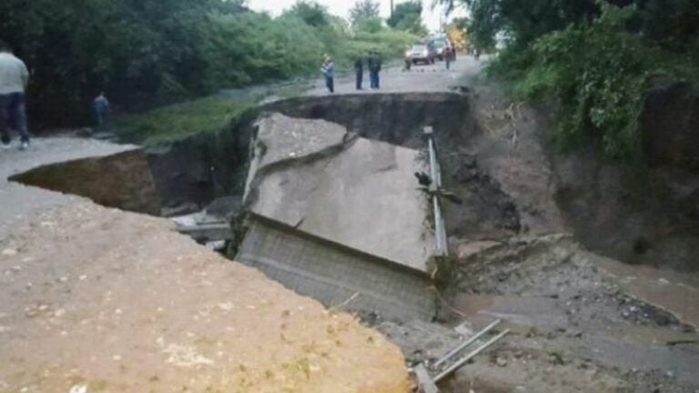 Lluvias dejan caos en carreteras de Honduras: los ejes inhabilitados por daños