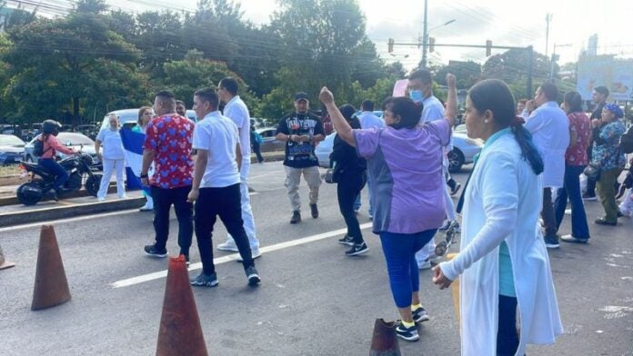 Personal sanitario del Hospital Escuela suspende labores por segundo día consecutivo