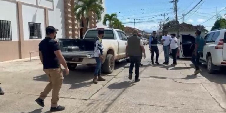 Familia denuncia abuso "tras disparos policiales y decomiso de armas legales"