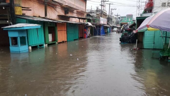 Ríos desbordados en La Ceiba dejan cientos de evacuados, ¿cuántos son?