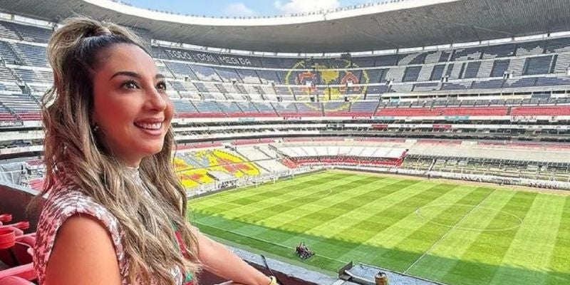 Conozcan a la bellísima periodista mexicana que roba miradas en el partido Honduras vs. México 