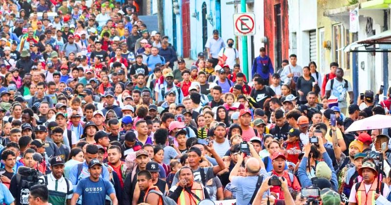 Caravana migrante sale desde México piden no endurecer políticas migratorias