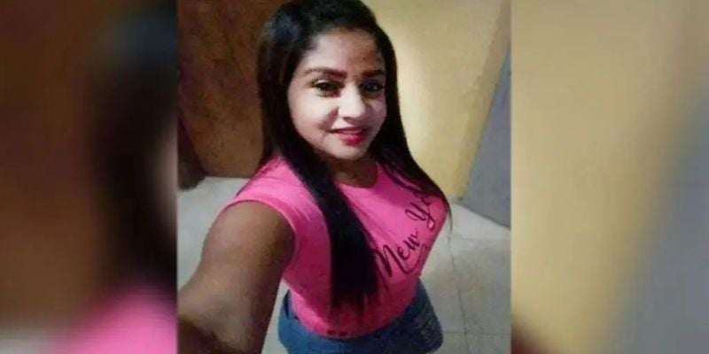 Mujer muere por quemaduras tras incendiar el coche de su novio