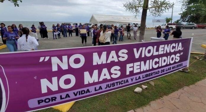 Feministas marchan en Honduras