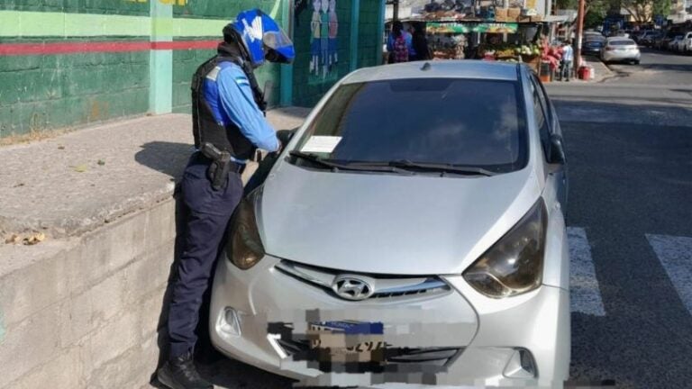 ¡Alerta conductores! Aumentan multas por estacionar mal el vehículo