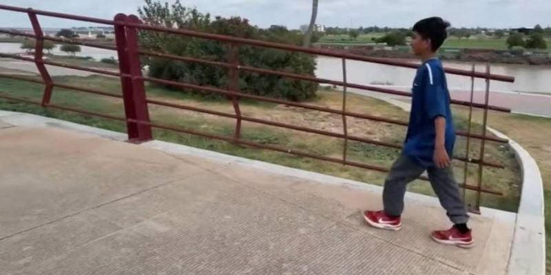 "Sin permiso de sus padres" Niño pedaleó desde Honduras hacia la frontera USA