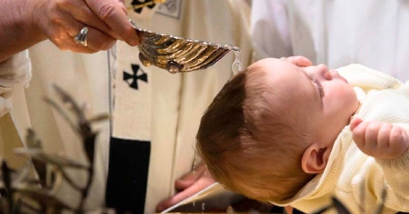 Histórico, Papa Francisco asegura que el bautismo no es esencial