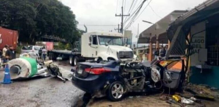 Tragedia vial en Santa Cruz de Yojoa: fuerte choque deja un muerto y un herido