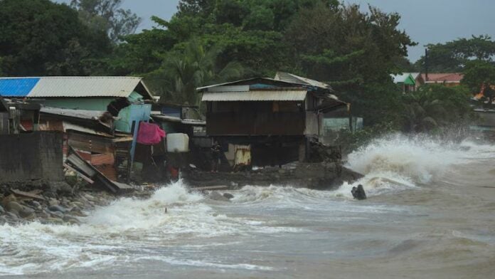 afectados por la tormenta Sara Honduras