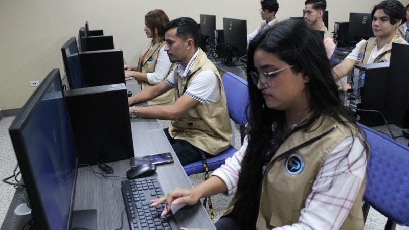 Inauguran cabina de radio y sala de redacción en la Ciudad Universitaria