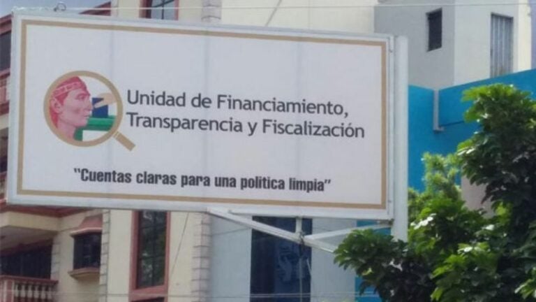 funcionarios deuda Unidad Política Limpia