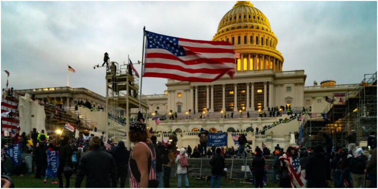 USA: capturan a hombre en el Capitolio por oler a gasolina