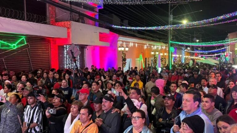 La restaurada avenida Cervantes hace latir con brillo y color el centro histórico de la capital