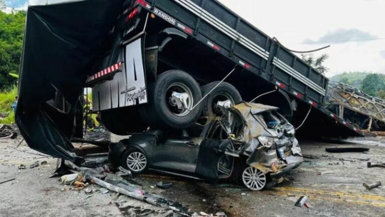 Sube a 38 la cifra de muertos en un accidente vial en Brasil