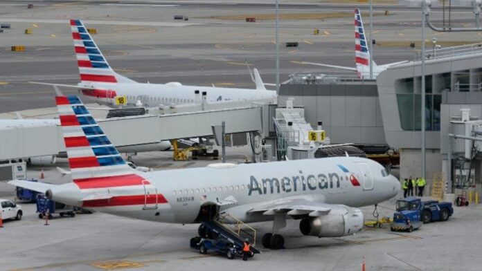 American Airlines reanuda sus vuelos