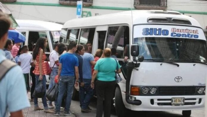 Al menos 10 asaltos se registran al día en el transporte público de la capital