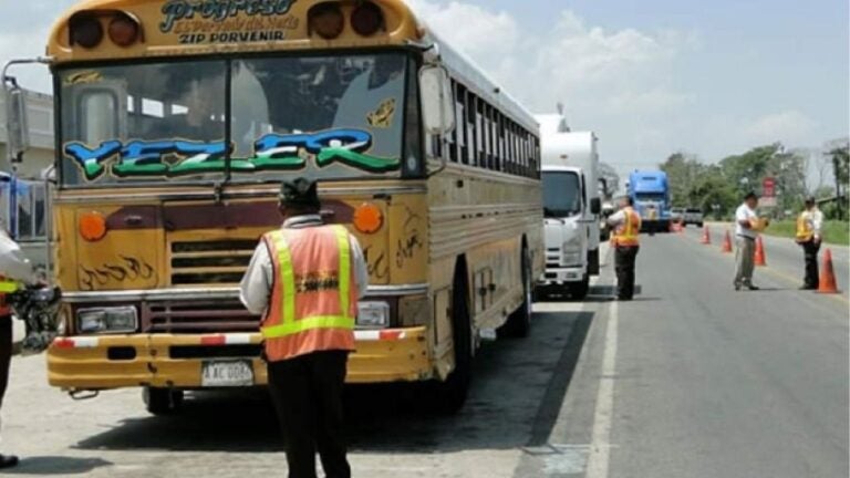 Transportistas denuncian abandono autordiades