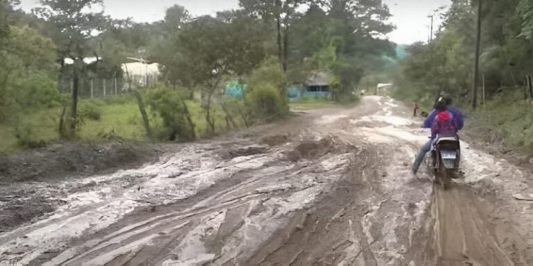 Calles dañadas obligan a pobladores de Lepaterique a maniobrar para transitarlas