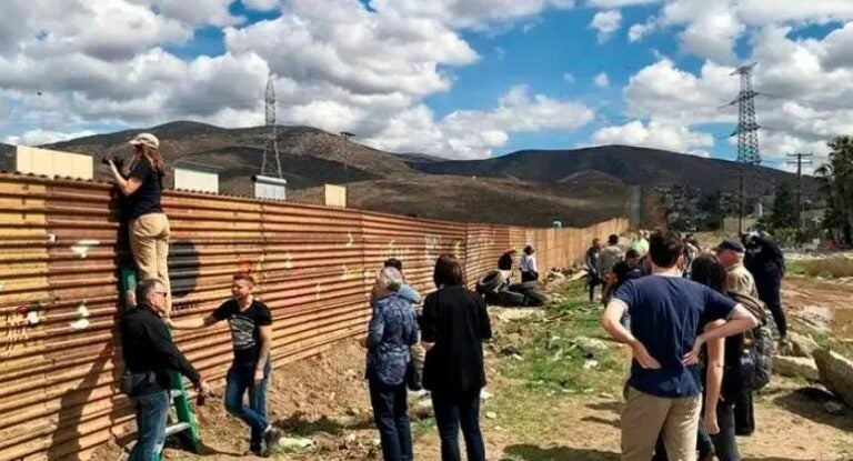 Hondureños, entre los migrantes que más buscan regularizarse en México rumbo a USA