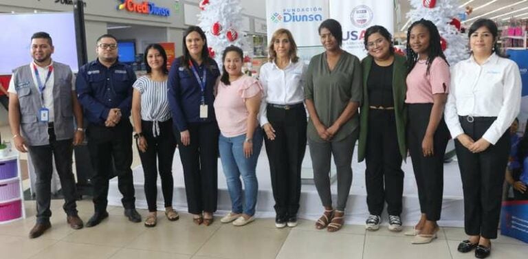 USAID y Fundación Diunsa realizan entrega de kits a mujeres emprendedoras